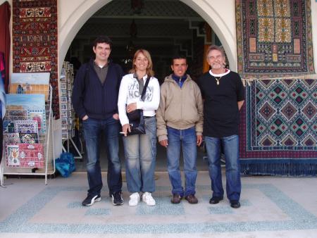 un couple d'amis rencontre a djerba et abdul notre guide  