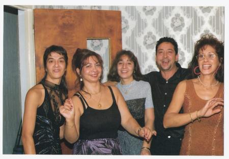 mes soeurs  boulie ,marie;moi; mario et ma soeur incarnation